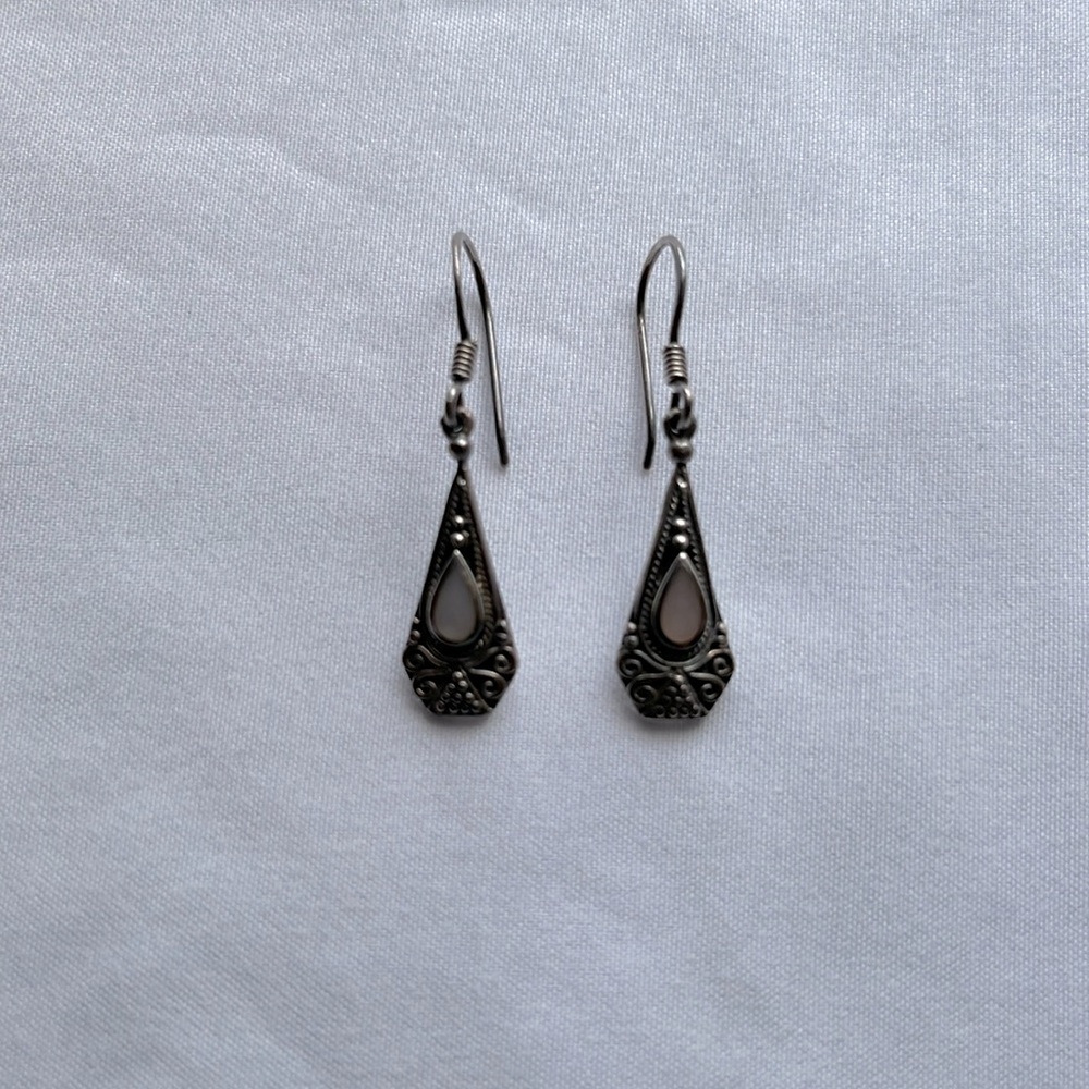 Vintage 925 Sterling Silver Mother of Pearl Teardrop Earrings